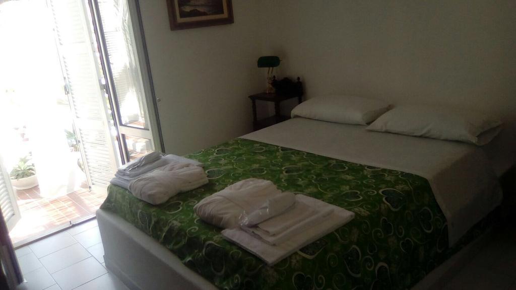 Cala Cavone Guest House Ponza Esterno foto